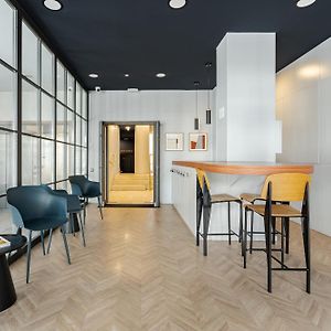 Feelathome Waldorf Suites Apartments